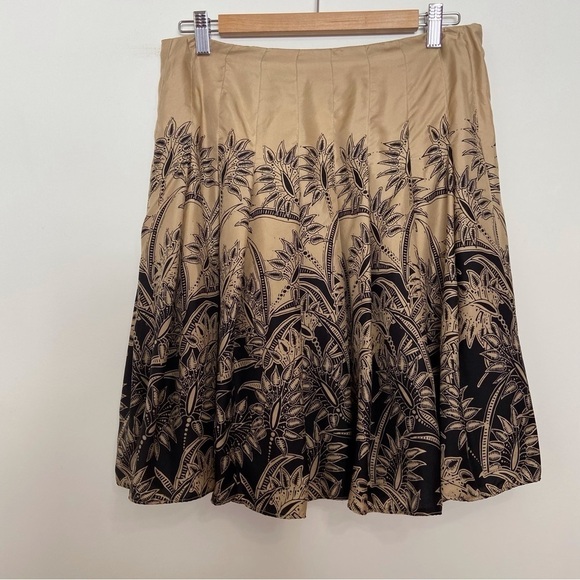 JONES New York silk pleated skirt nude neutral black lined 8P floral tan silky - Picture 3 of 14